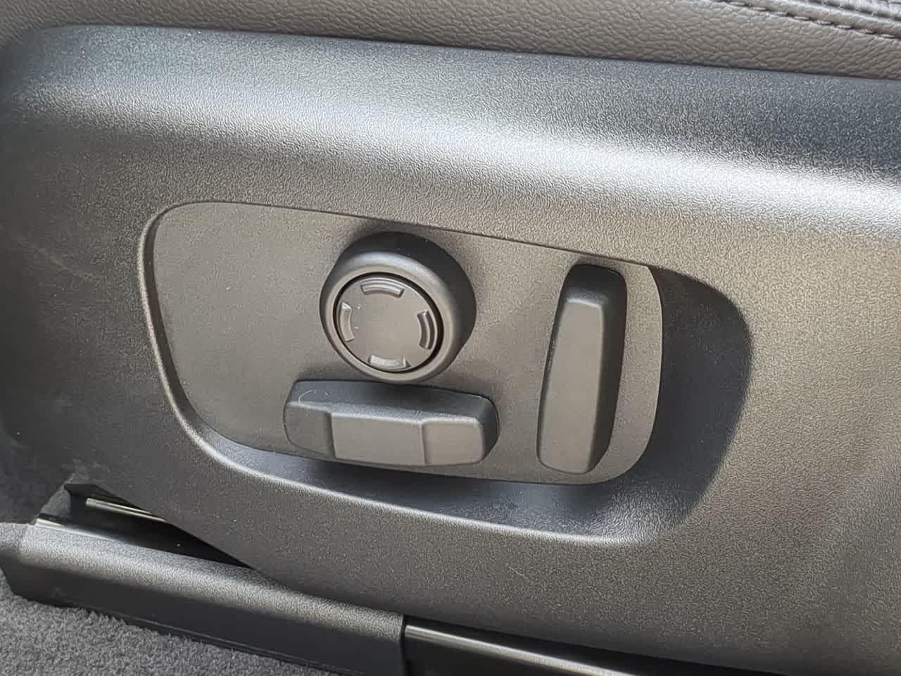 Thumbnail: 2026 Land Rover Range Rover Velar - 18