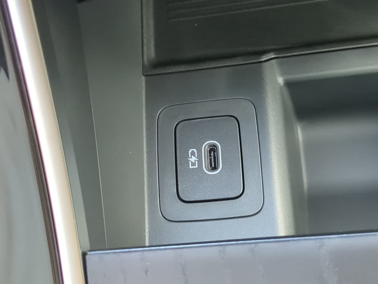 Thumbnail: 2026 Land Rover Range Rover Evoque - 34