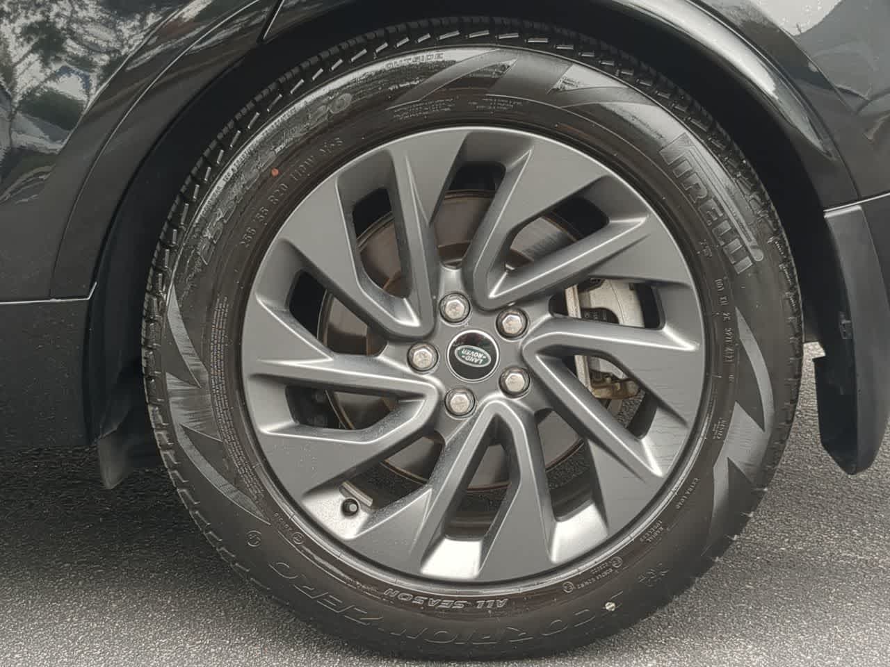 Thumbnail: 2023 Land Rover Discovery - 13