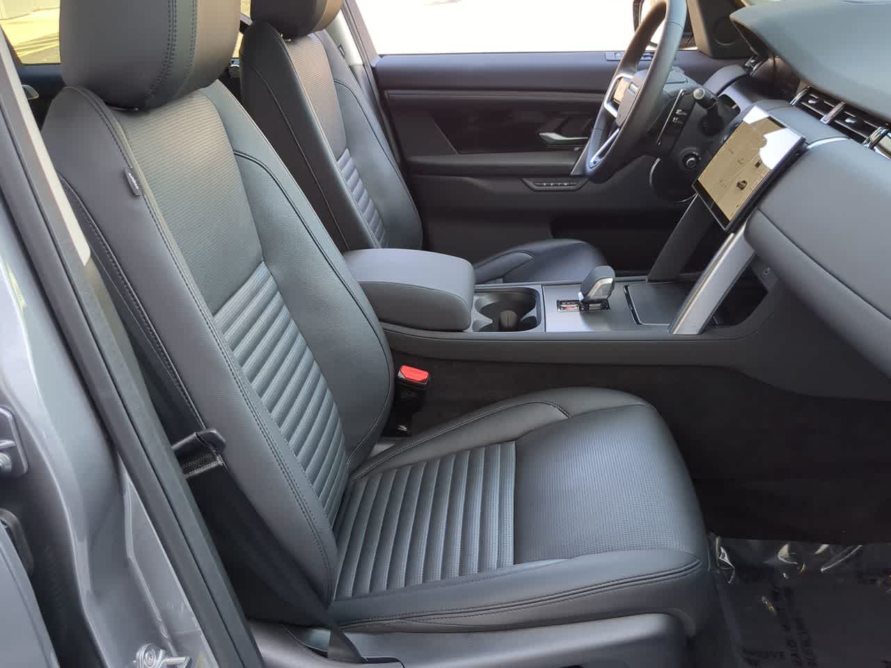 Thumbnail: 2025 Land Rover Discovery Sport - 24