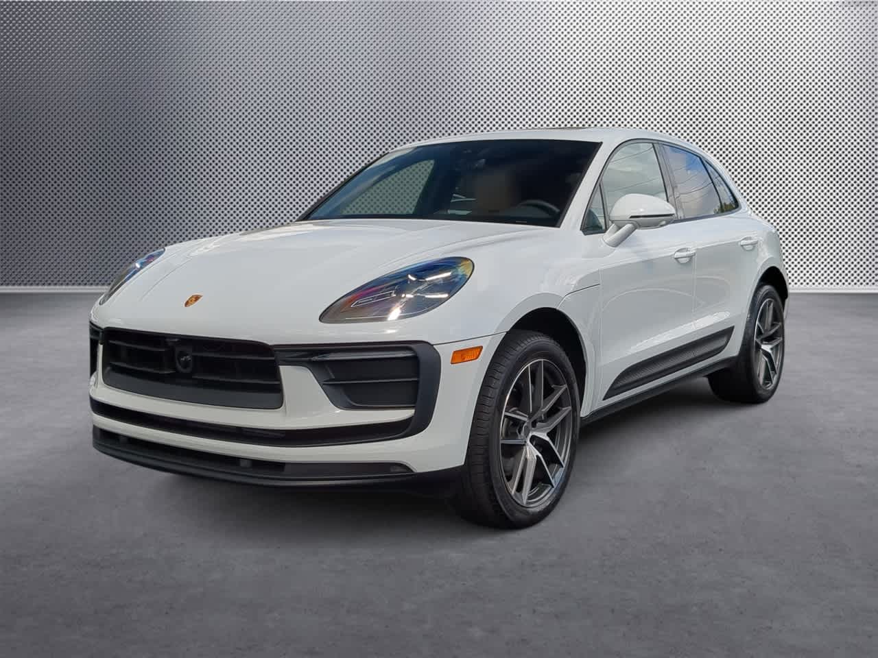 2025 Porsche Macan Base photo 4