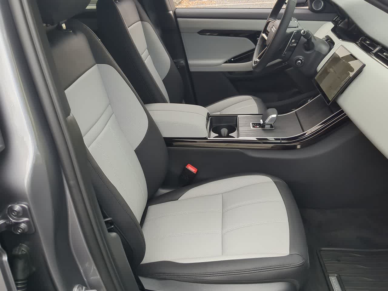 Thumbnail: 2026 Land Rover Range Rover Evoque - 24