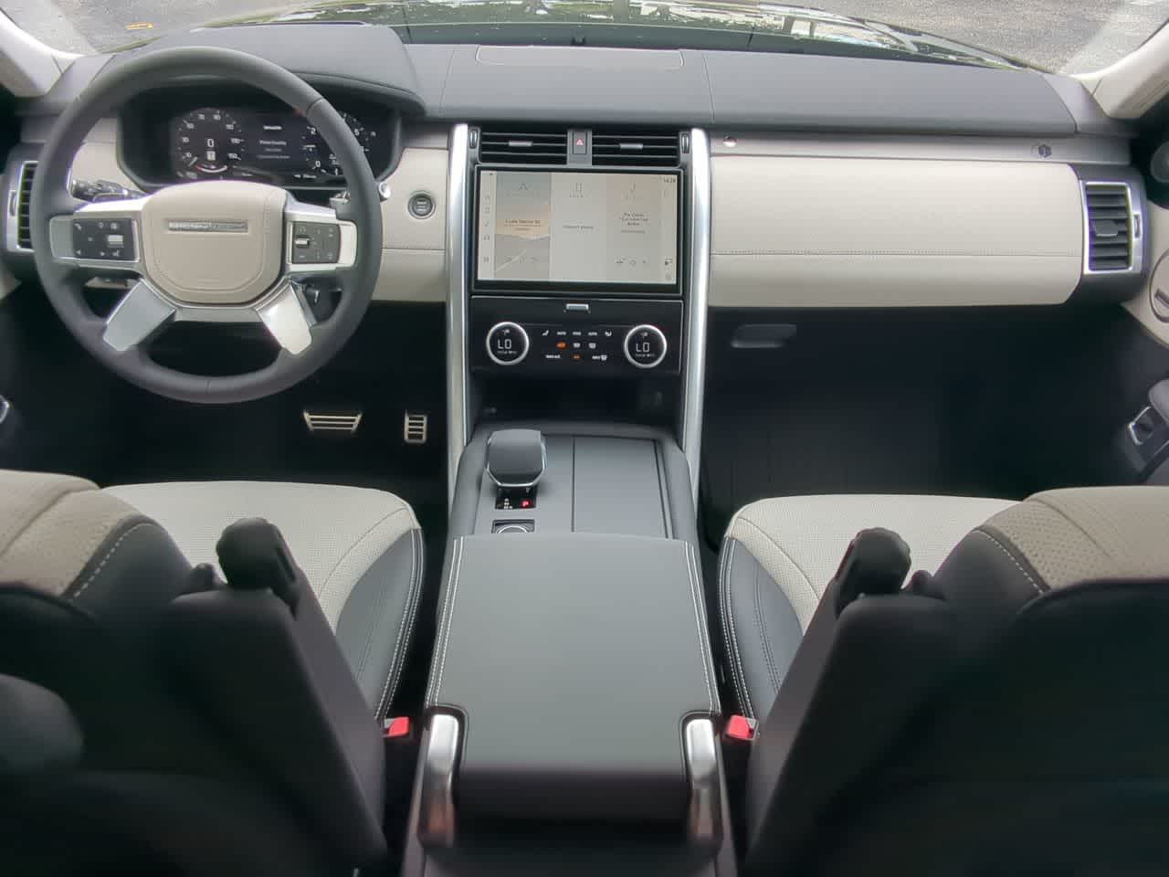 Thumbnail: 2026 Land Rover Discovery - 15