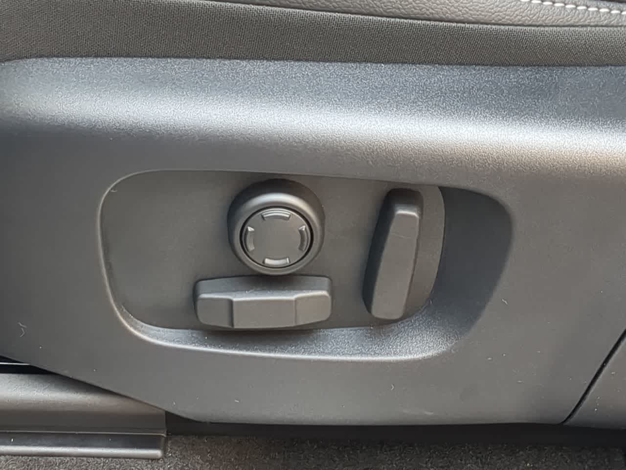 Thumbnail: 2026 Land Rover Discovery Sport - 17