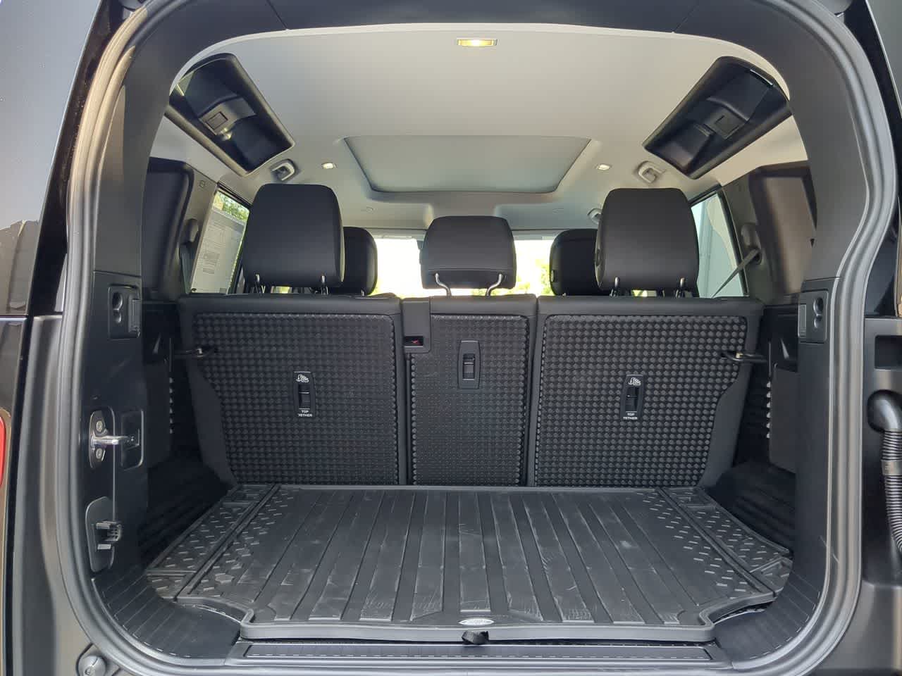 Thumbnail: 2025 Land Rover Defender - 37