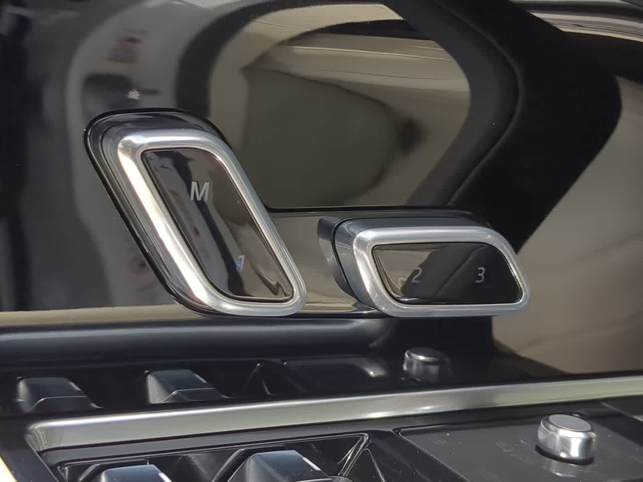 Thumbnail: 2025 Land Rover Range Rover - 16