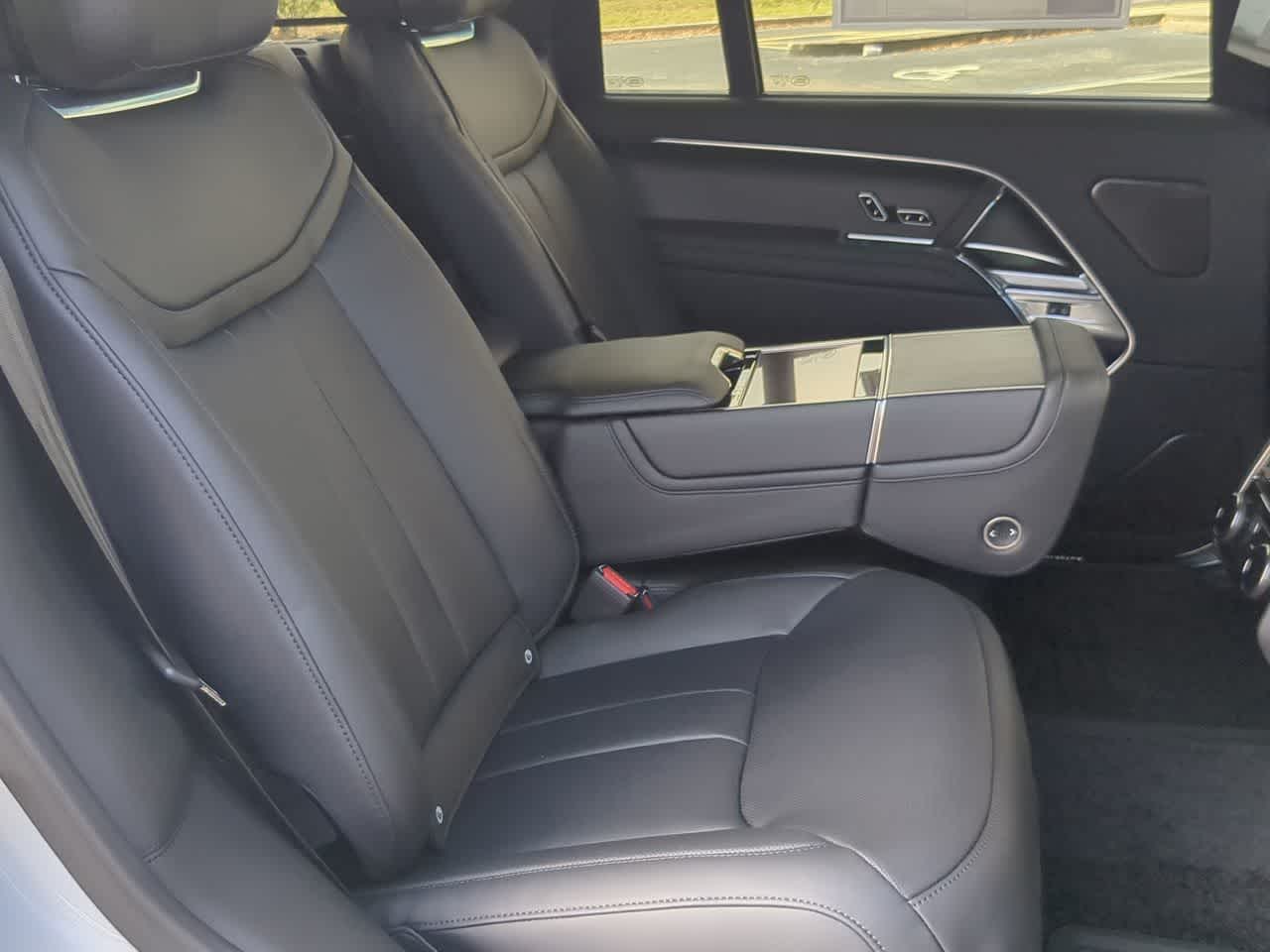 Thumbnail: 2026 Land Rover Range Rover - 22