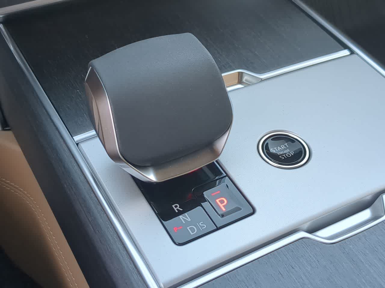 Thumbnail: 2025 Land Rover Range Rover - 34