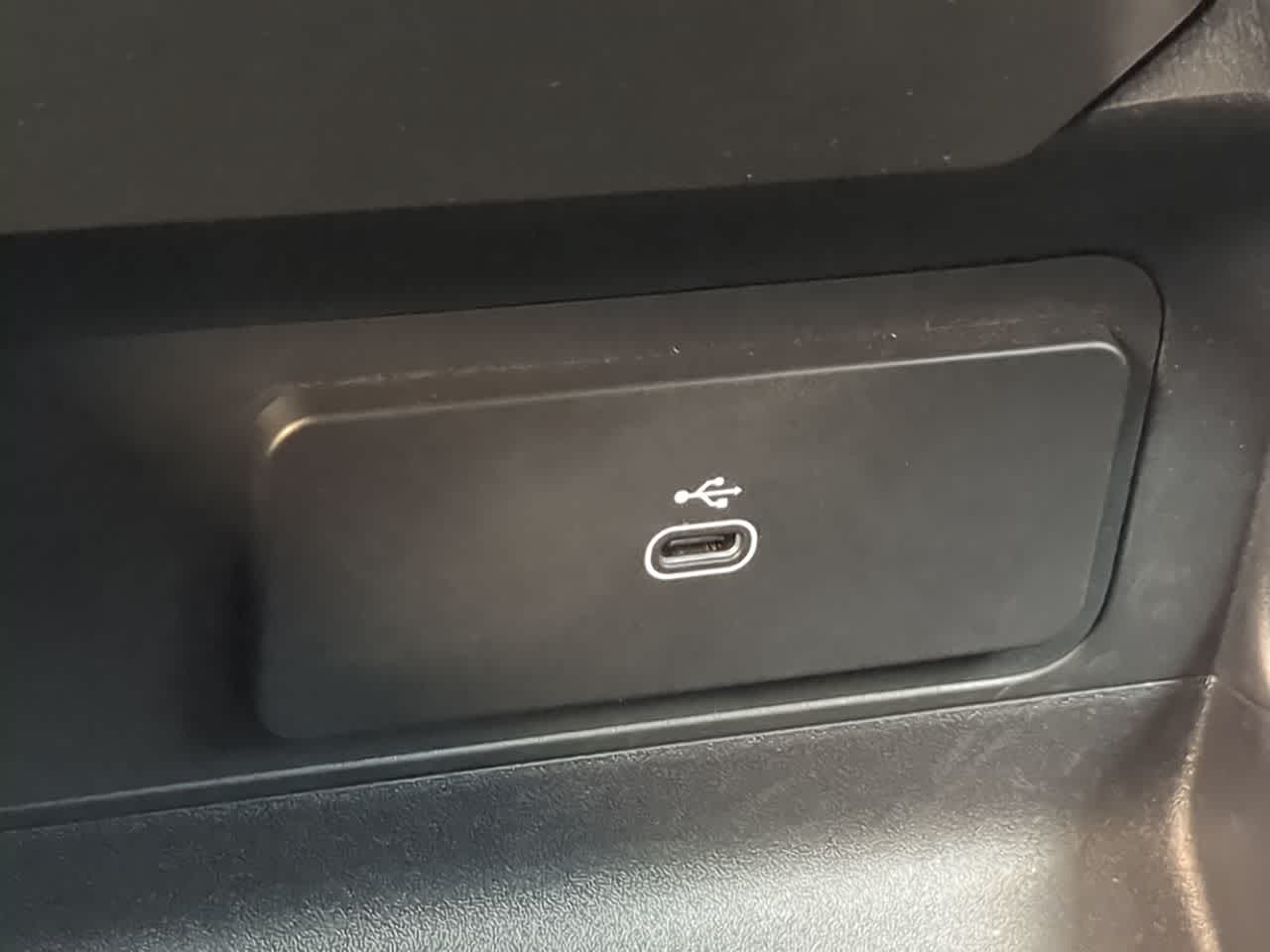 Thumbnail: 2025 Land Rover Defender - 33