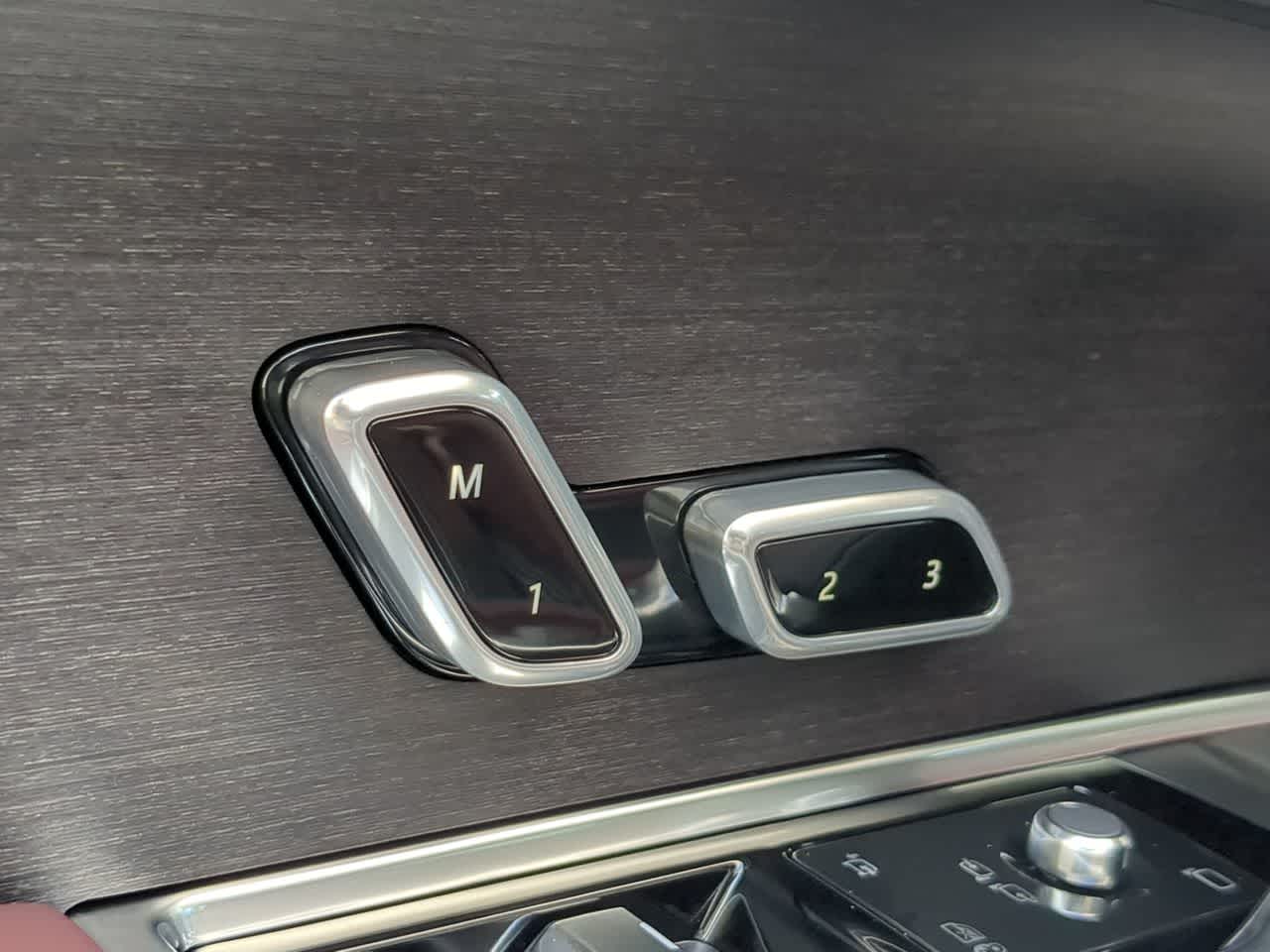 Thumbnail: 2025 Land Rover Range Rover - 17