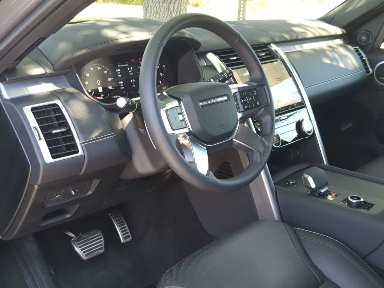 Thumbnail: 2025 Land Rover Discovery - 10