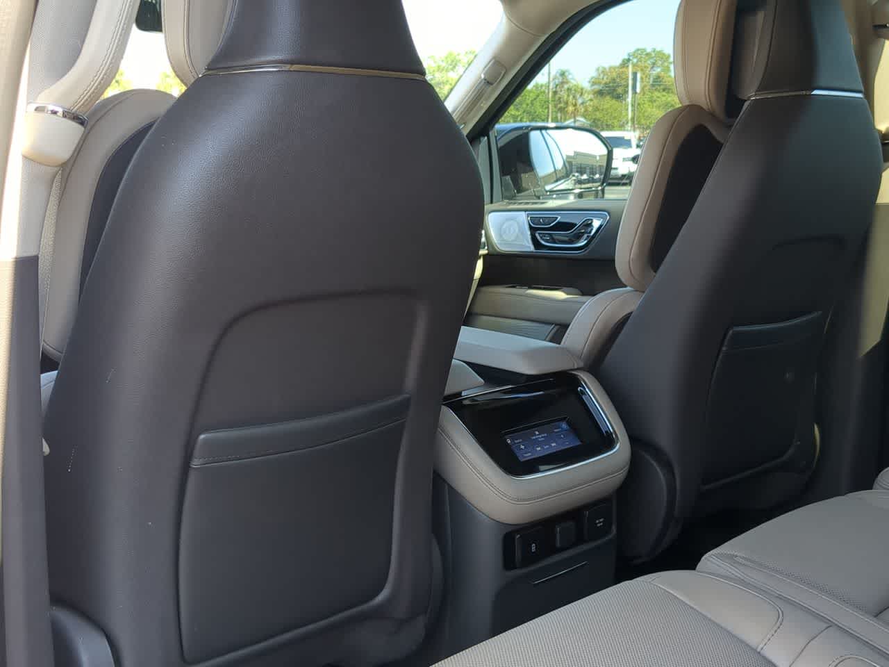 Thumbnail: 2024 Lincoln Navigator - 17