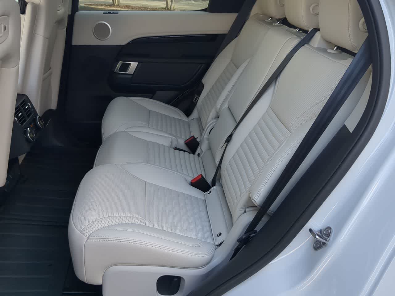 Thumbnail: 2025 Land Rover Discovery - 20