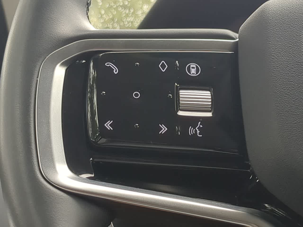 Thumbnail: 2025 Land Rover Discovery Sport - 22