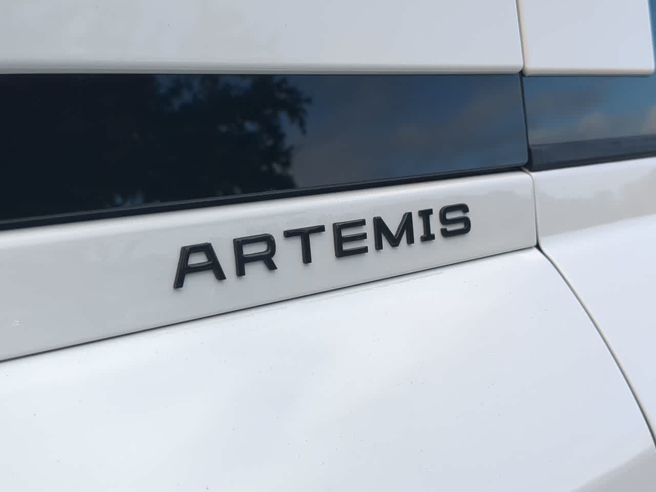 Thumbnail: 2025 Land Rover Defender - 40