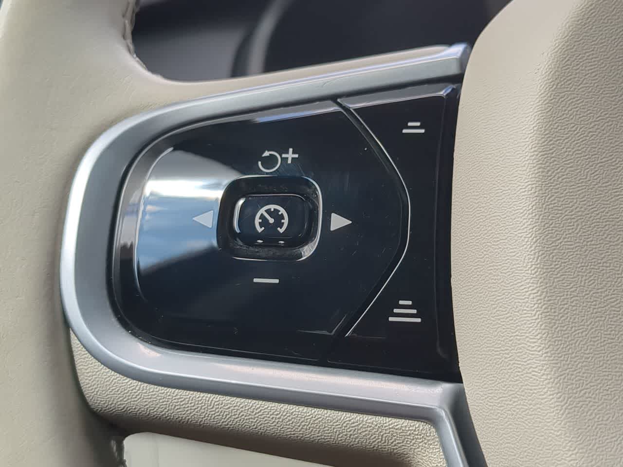 Thumbnail: 2020 Volvo XC90 - 26