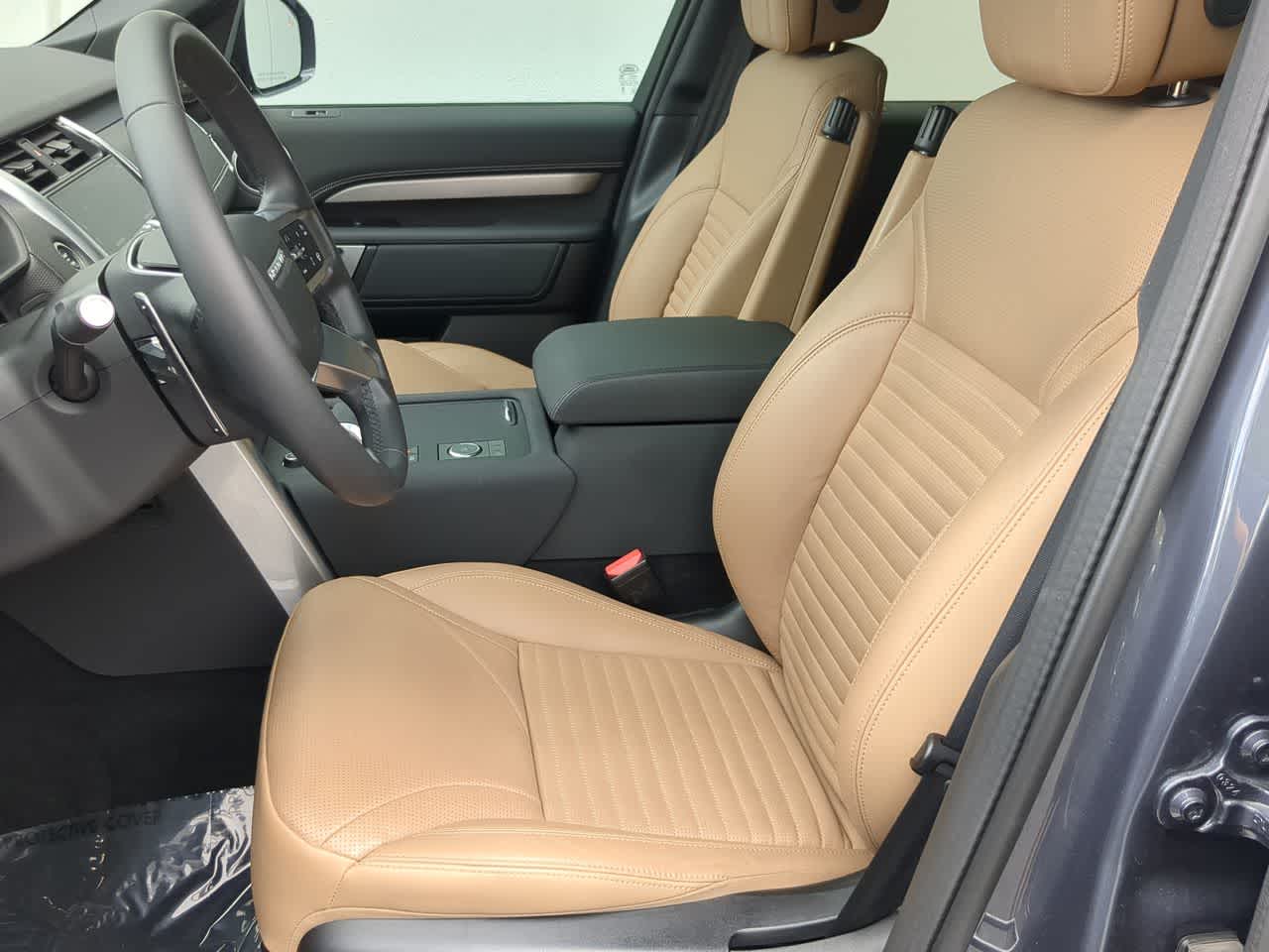 Thumbnail: 2025 Land Rover Discovery - 16