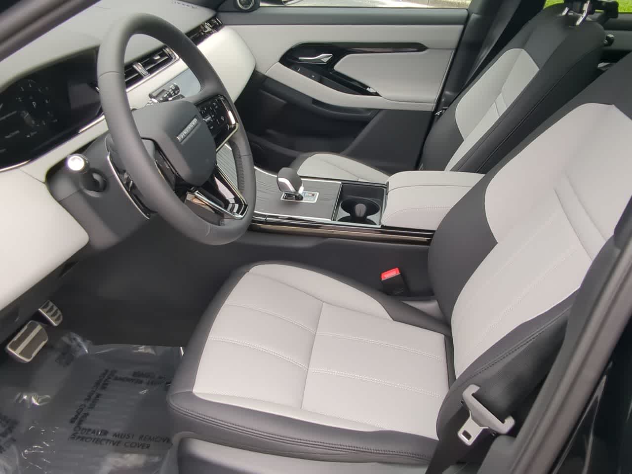 Thumbnail: 2026 Land Rover Range Rover Evoque - 17