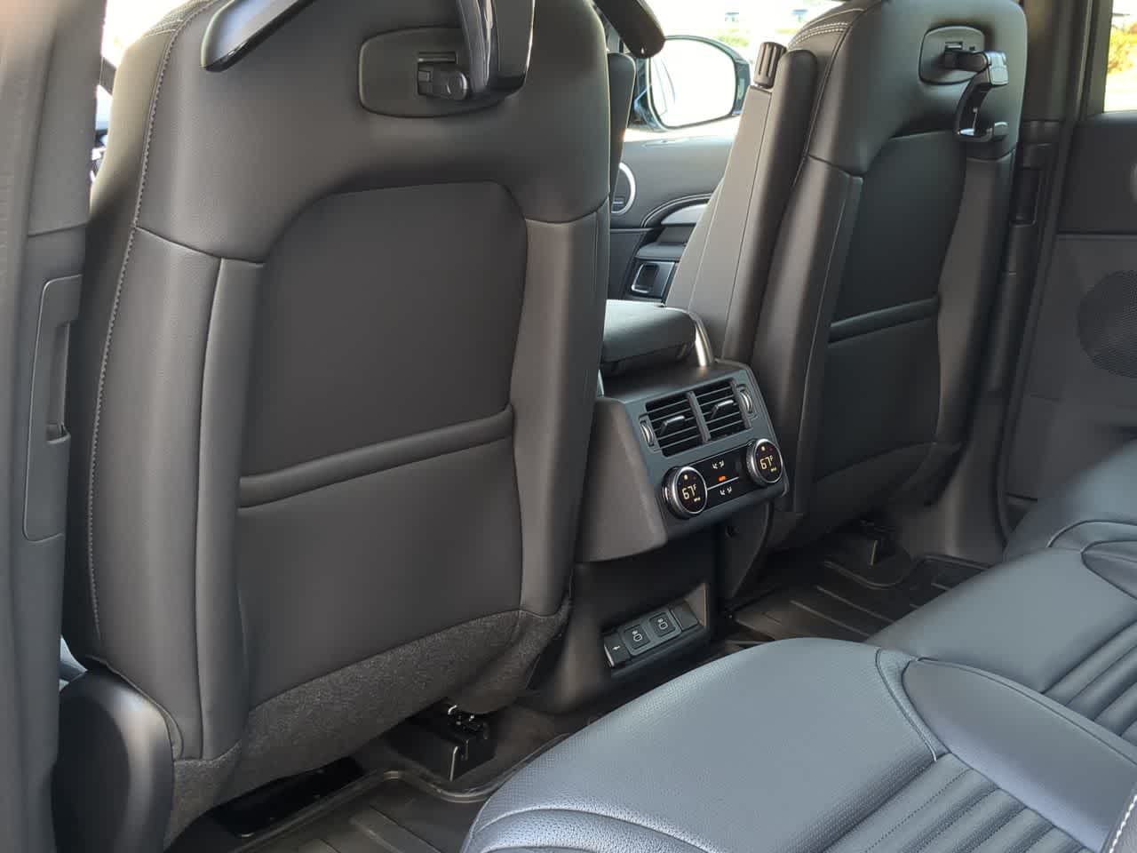 Thumbnail: 2026 Land Rover Discovery - 19