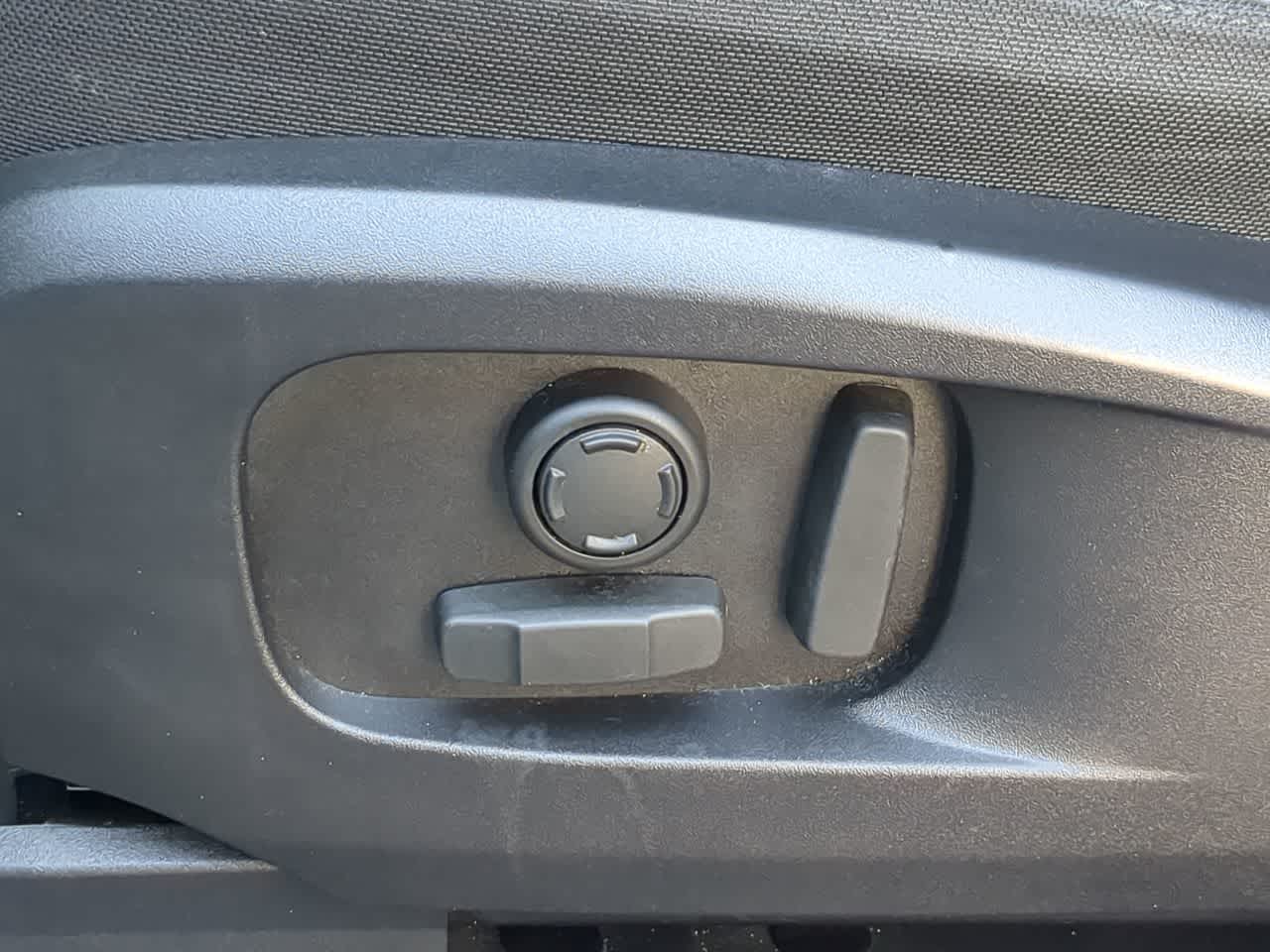 Thumbnail: 2025 Land Rover Defender - 18