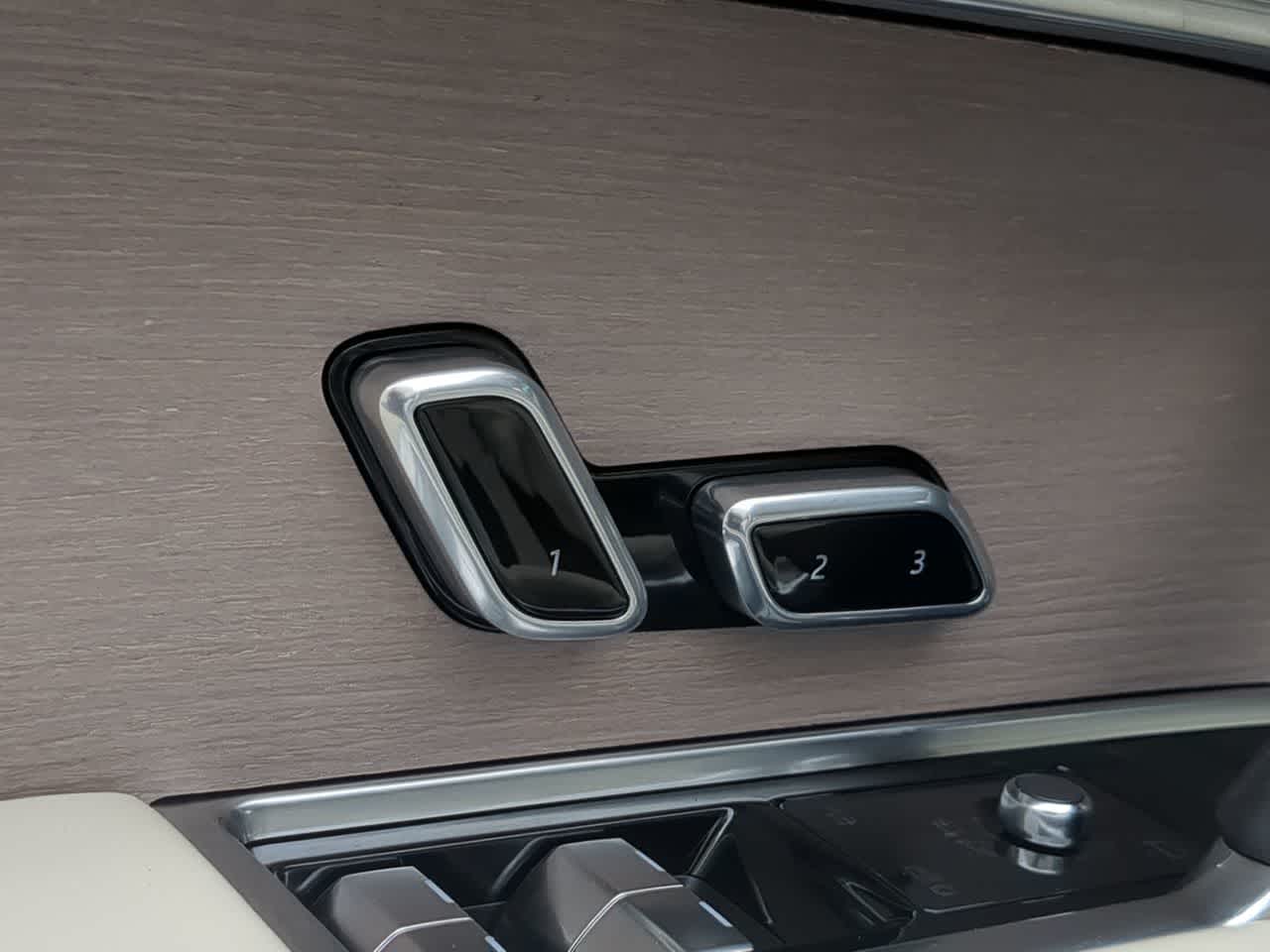 Thumbnail: 2025 Land Rover Range Rover - 18