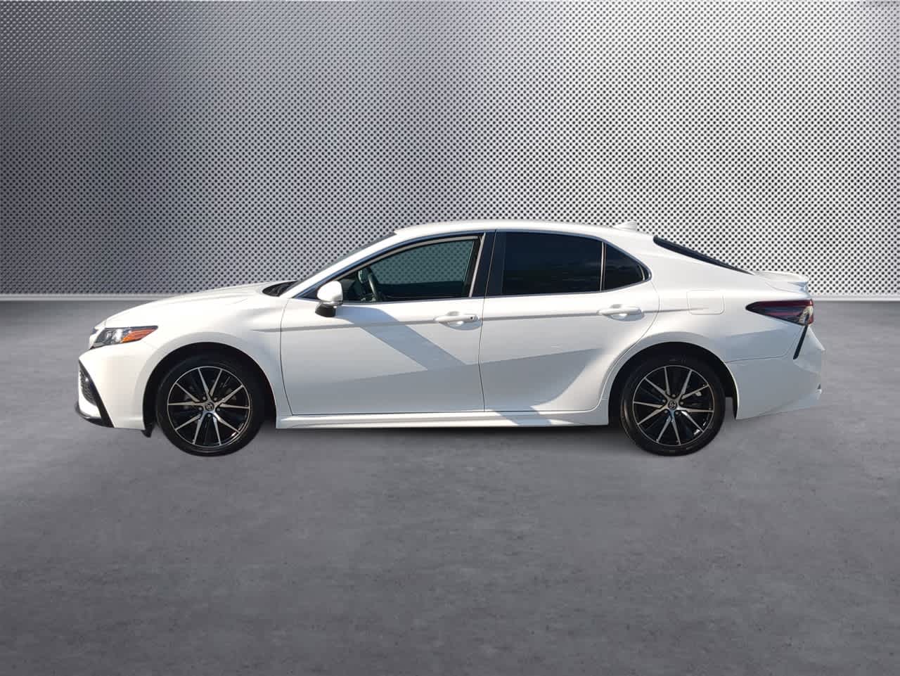 Thumbnail: 2022 Toyota Camry - 5