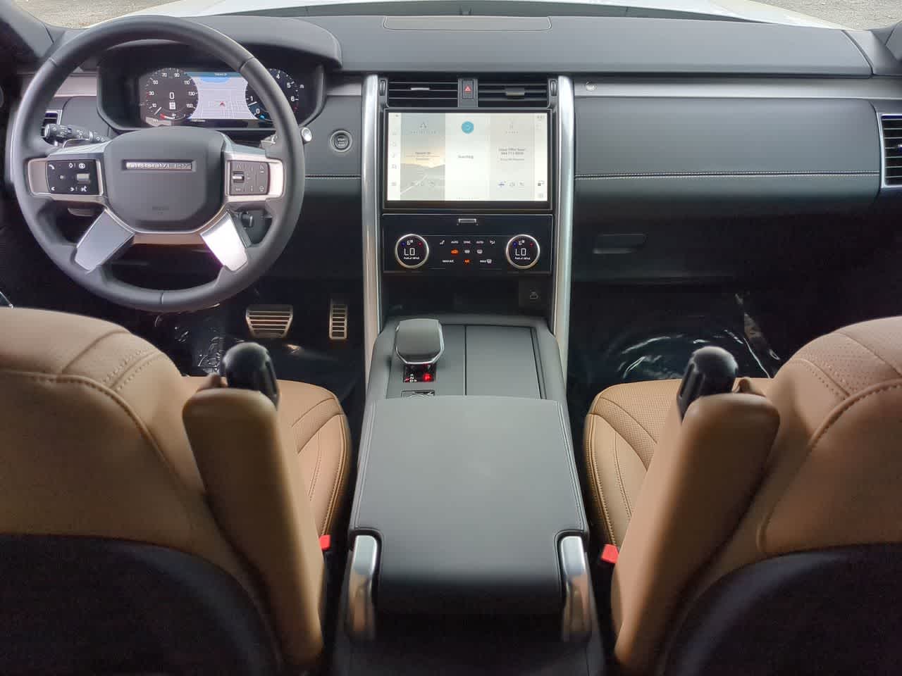 Thumbnail: 2025 Land Rover Discovery - 16