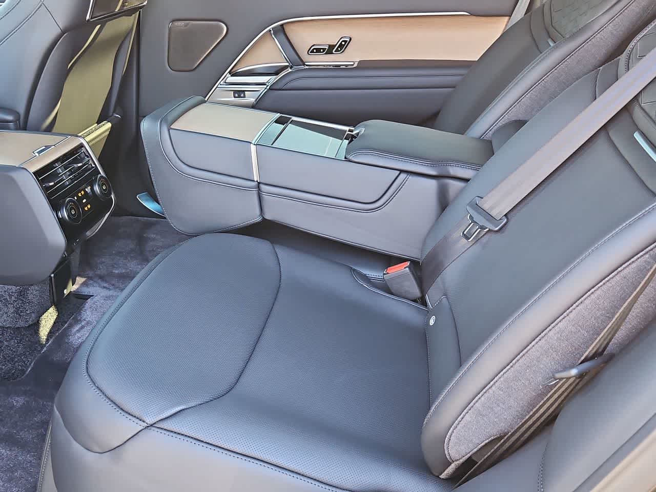 Thumbnail: 2026 Land Rover Range Rover - 17