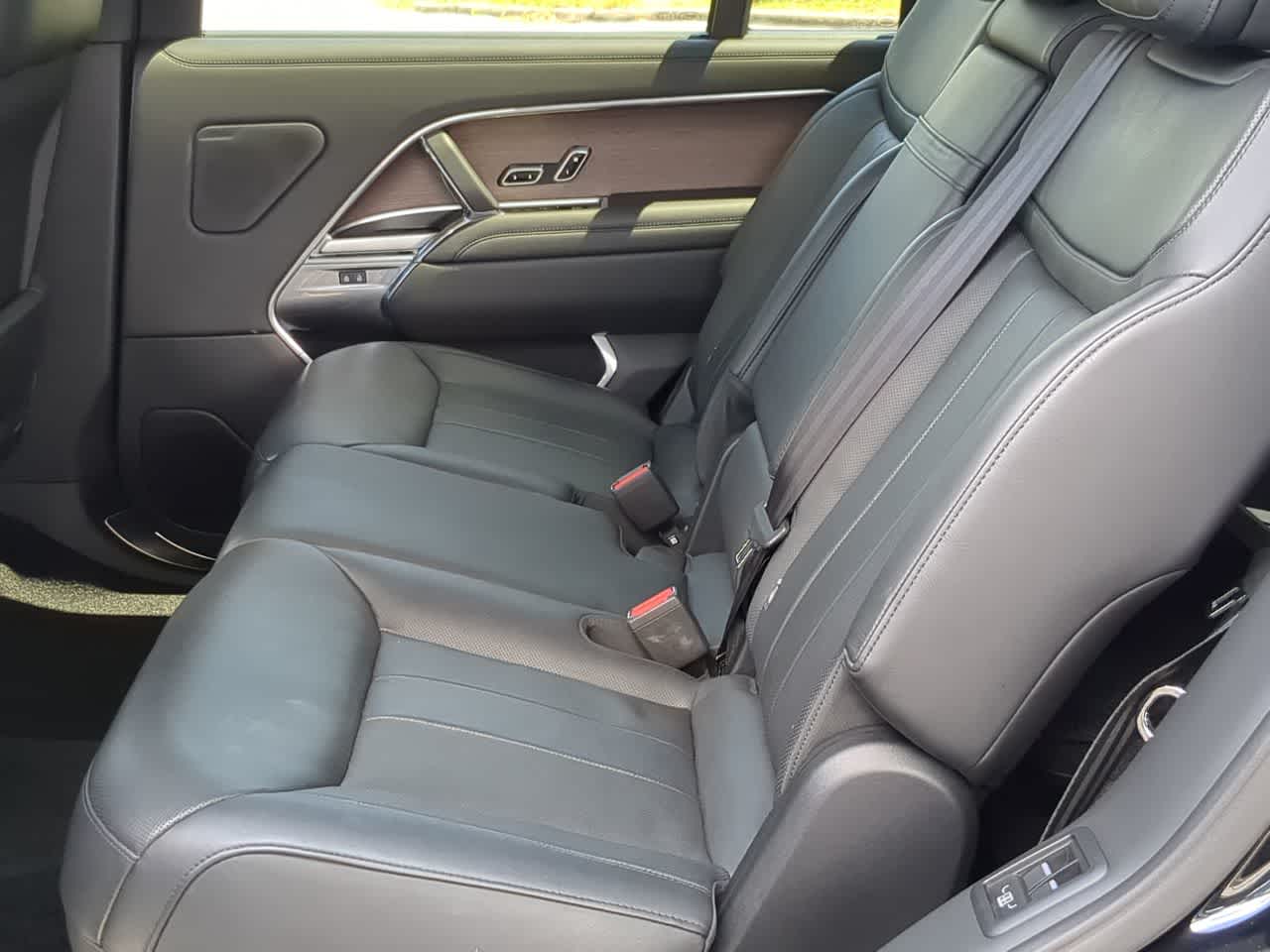2025 Land Rover Range Rover SE - Photo 21