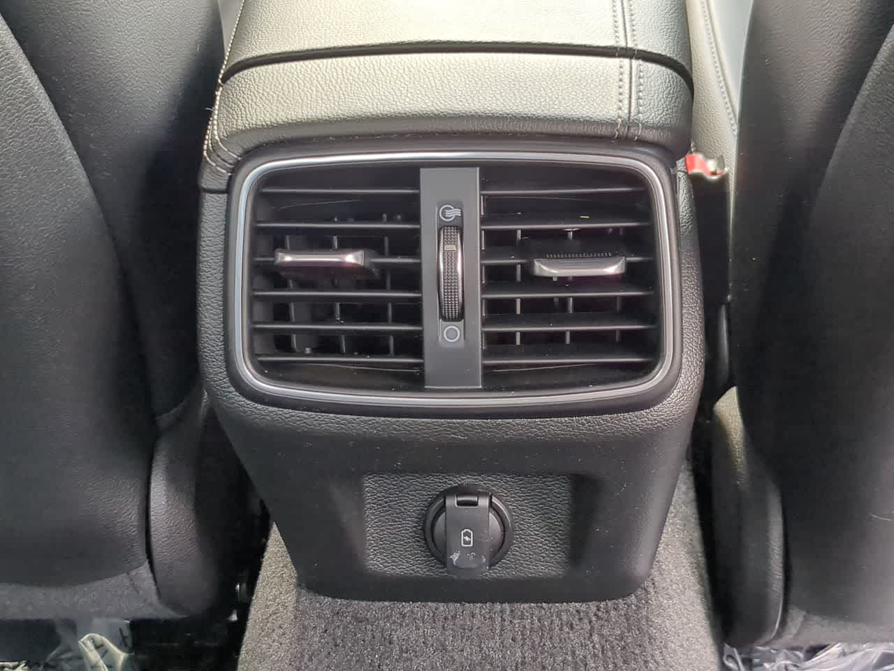 Thumbnail: 2022 Genesis G70 - 37