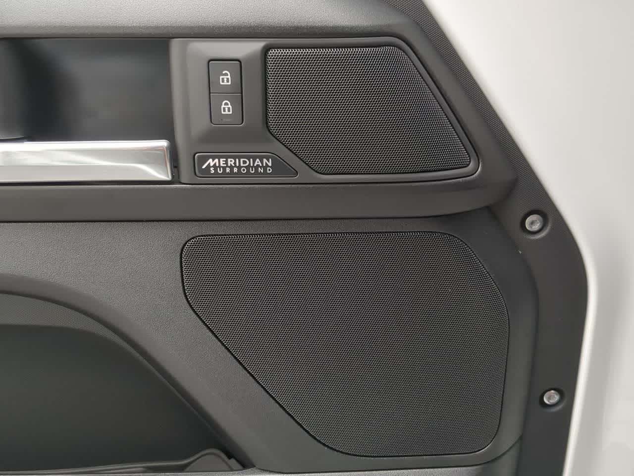 Thumbnail: 2025 Land Rover Defender - 33