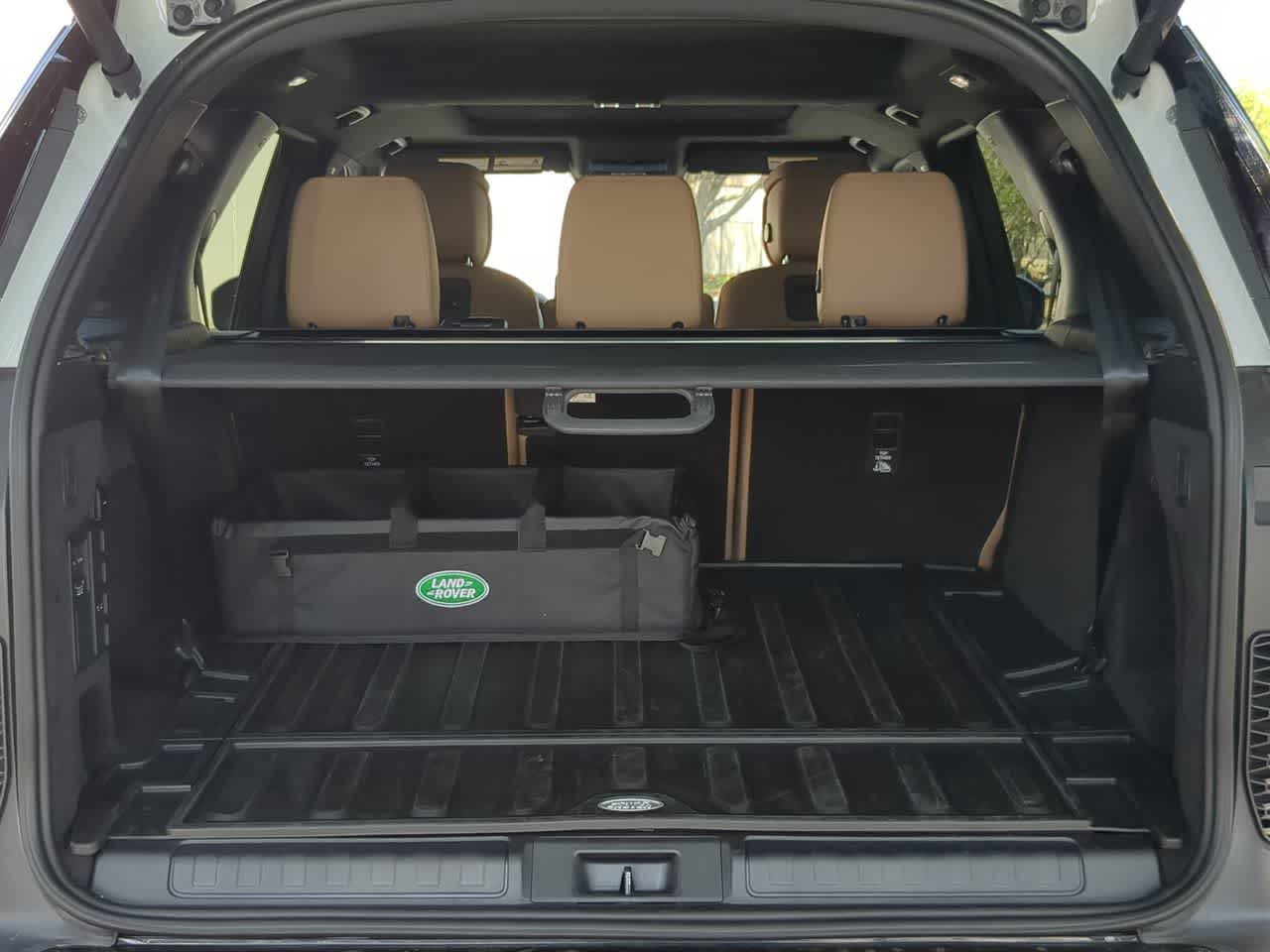 Thumbnail: 2025 Land Rover Discovery - 35