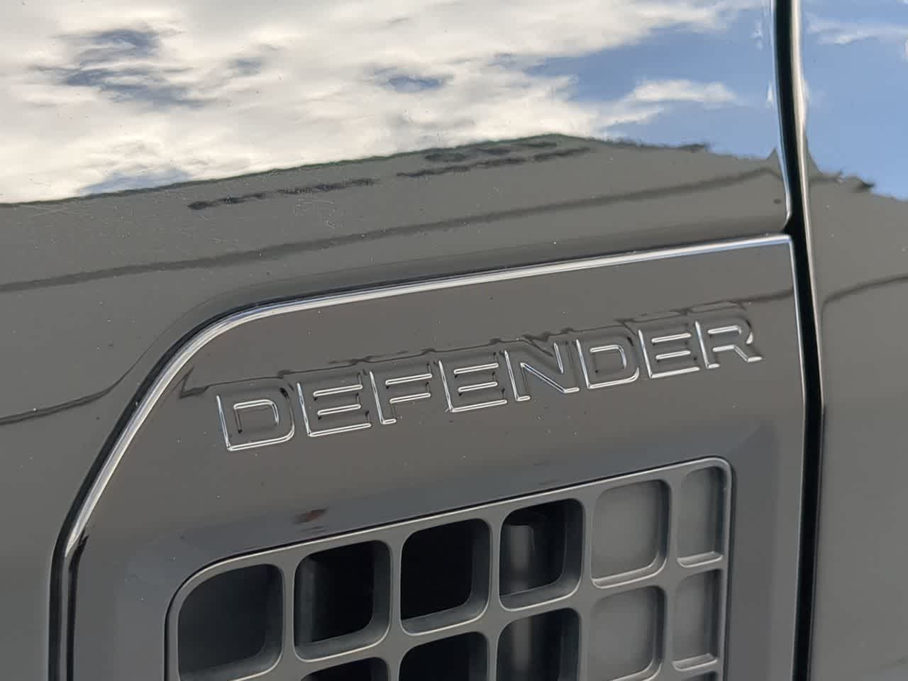 Thumbnail: 2025 Land Rover Defender - 13