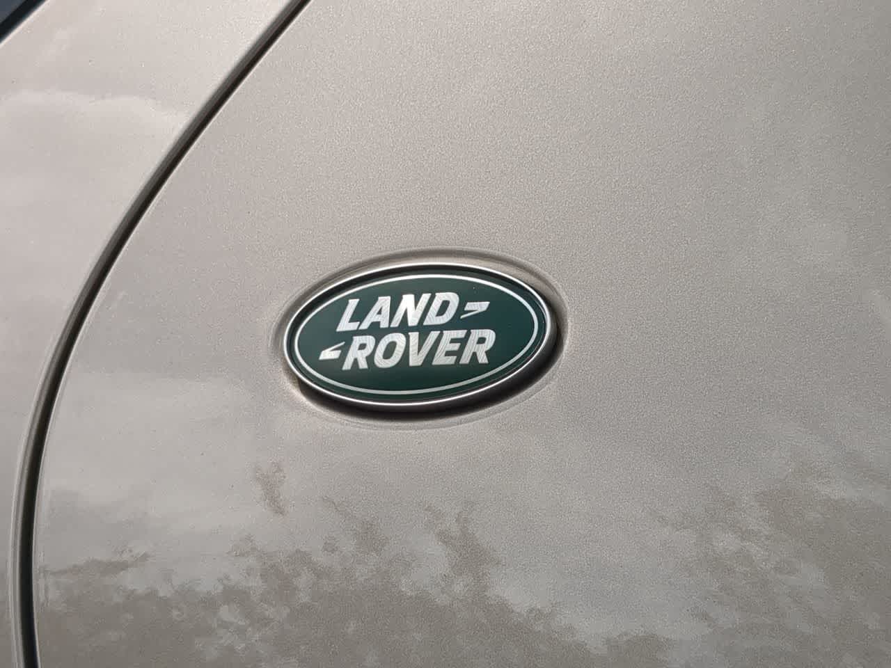 Thumbnail: 2024 Land Rover Discovery - 11