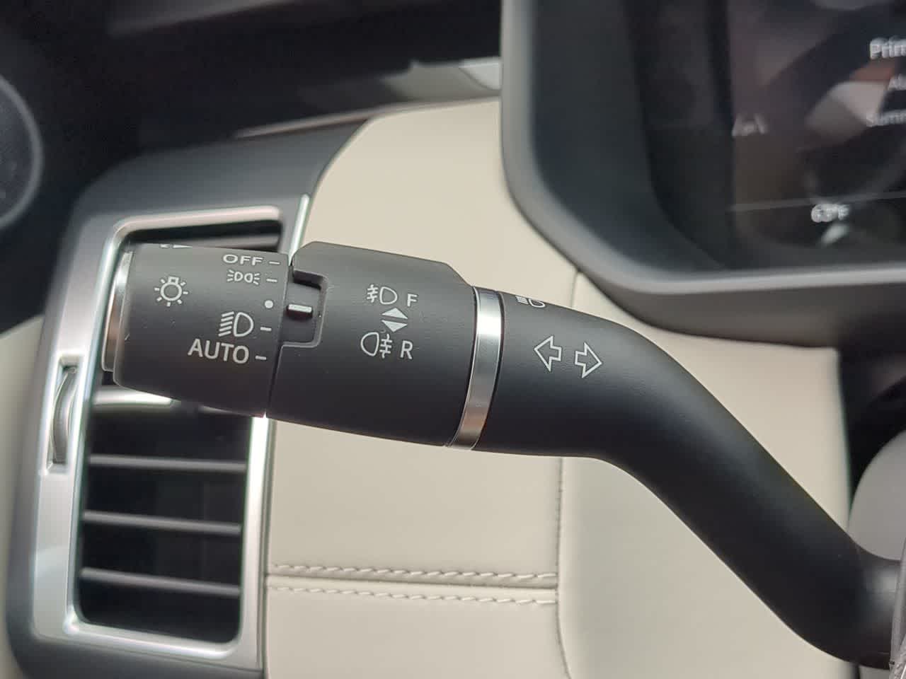 Thumbnail: 2025 Land Rover Discovery - 27