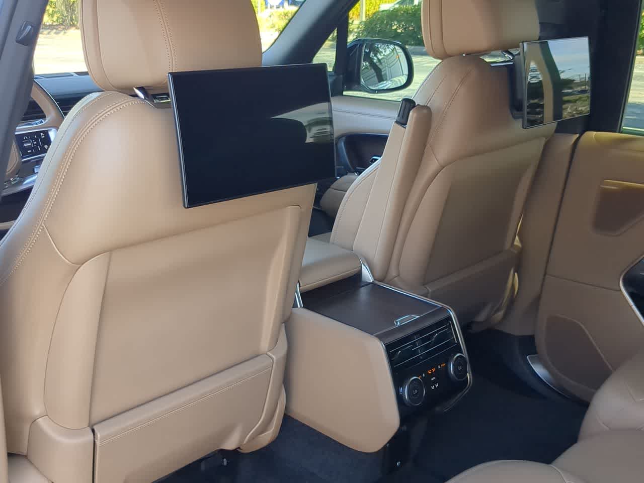 Thumbnail: 2023 Land Rover Range Rover - 18