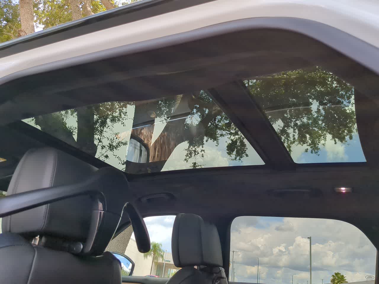 Thumbnail: 2026 Land Rover Range Rover Velar - 23