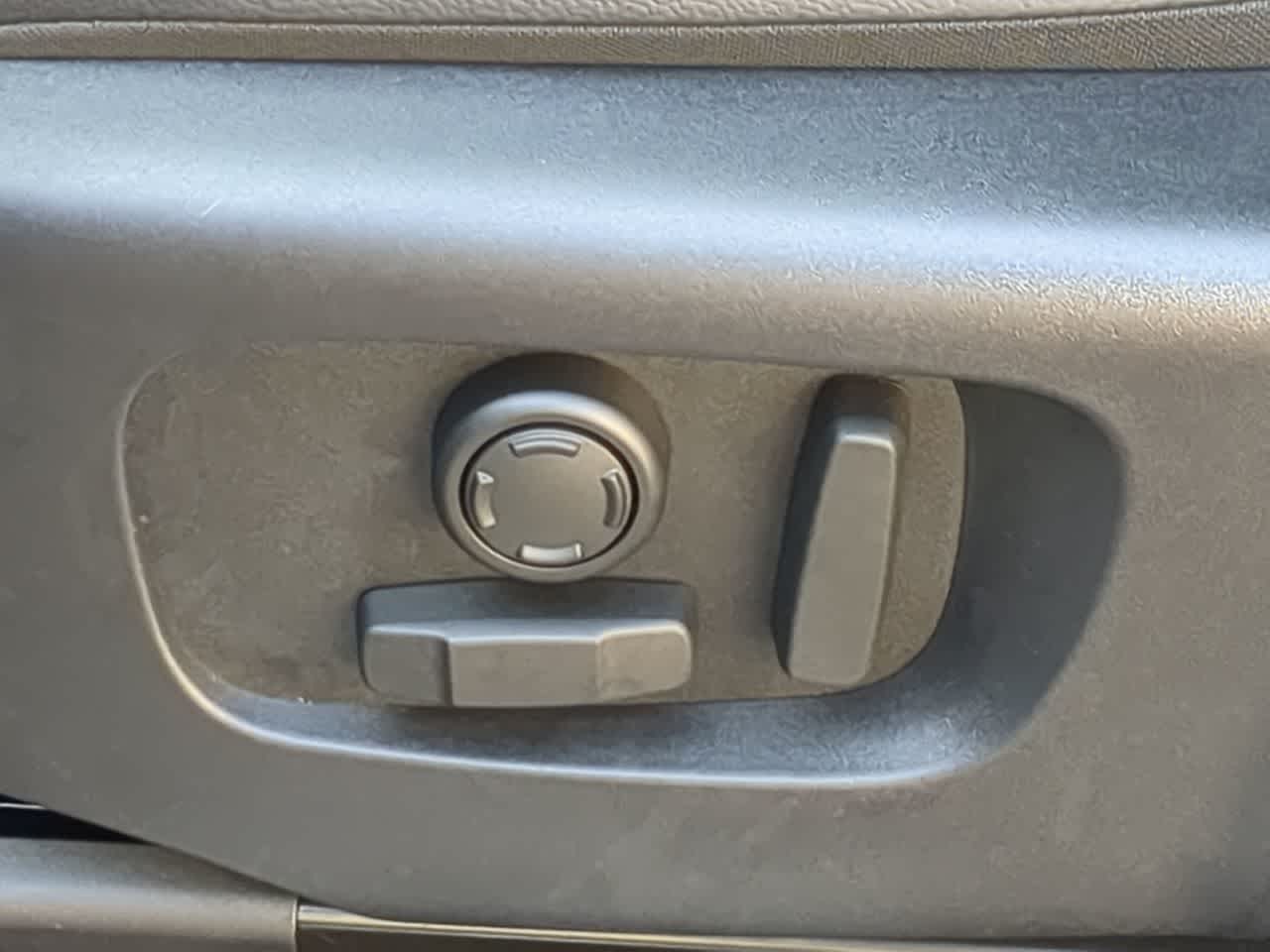 Thumbnail: 2025 Land Rover Discovery Sport - 18