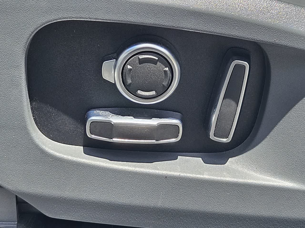 Thumbnail: 2023 Land Rover Defender - 18