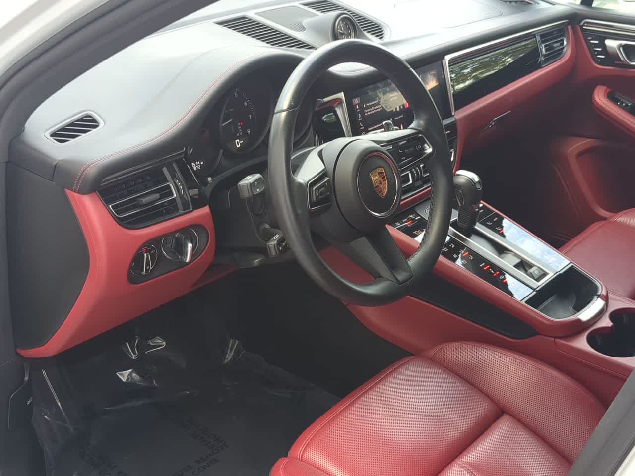 Thumbnail: 2024 Porsche Macan - 10