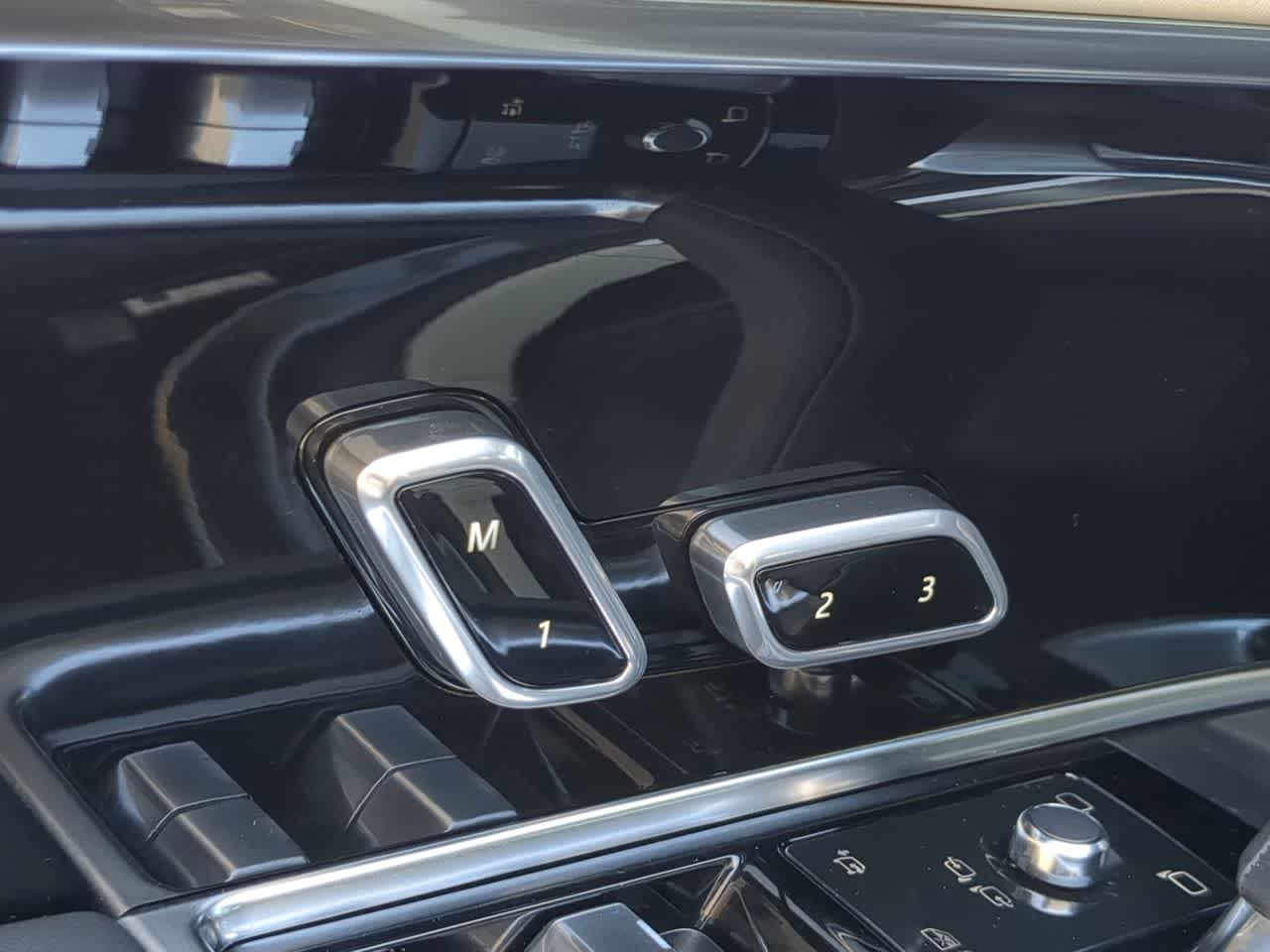 Thumbnail: 2023 Land Rover Range Rover - 17