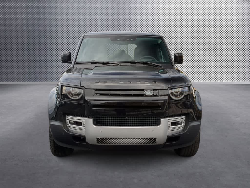 2025 Land Rover Defender 110 S photo 3