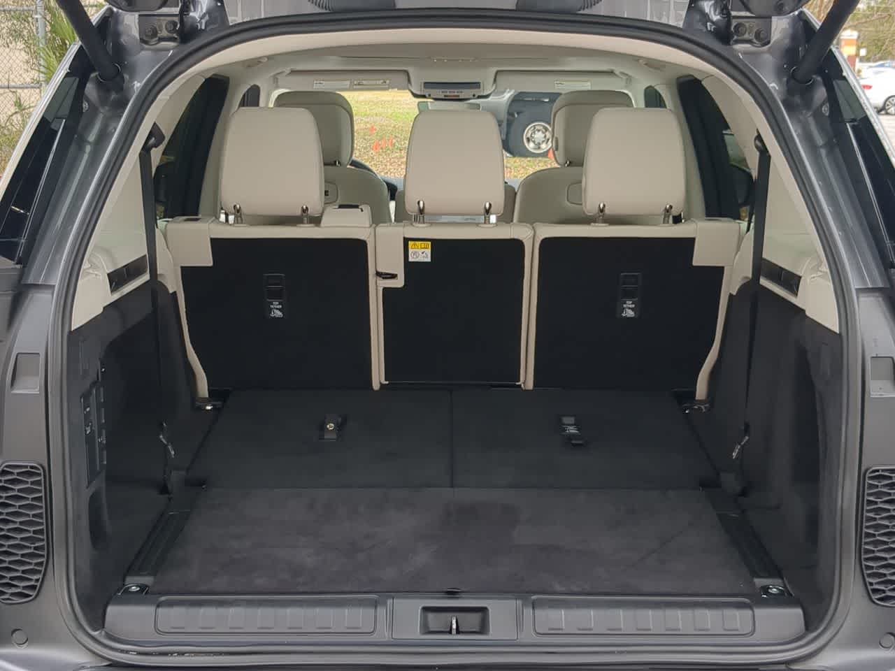 Thumbnail: 2025 Land Rover Discovery - 35