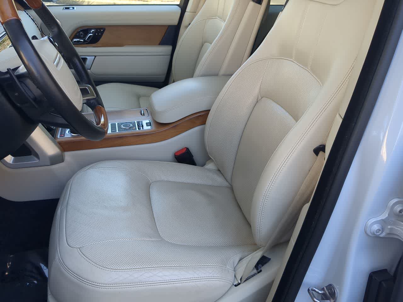 Thumbnail: 2020 Land Rover Range Rover - 17