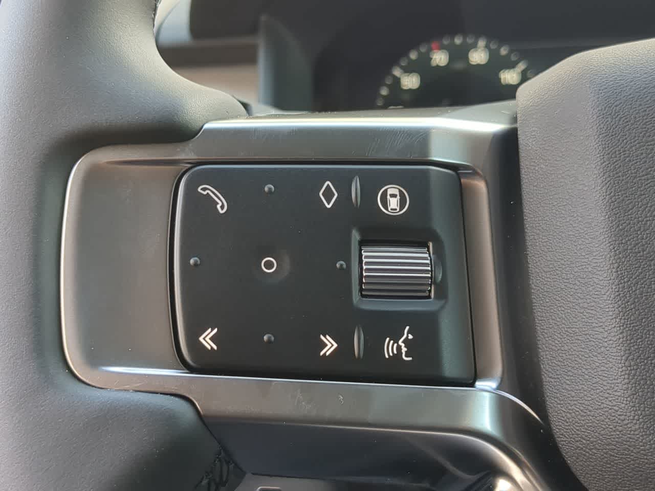 Thumbnail: 2026 Land Rover Discovery - 26