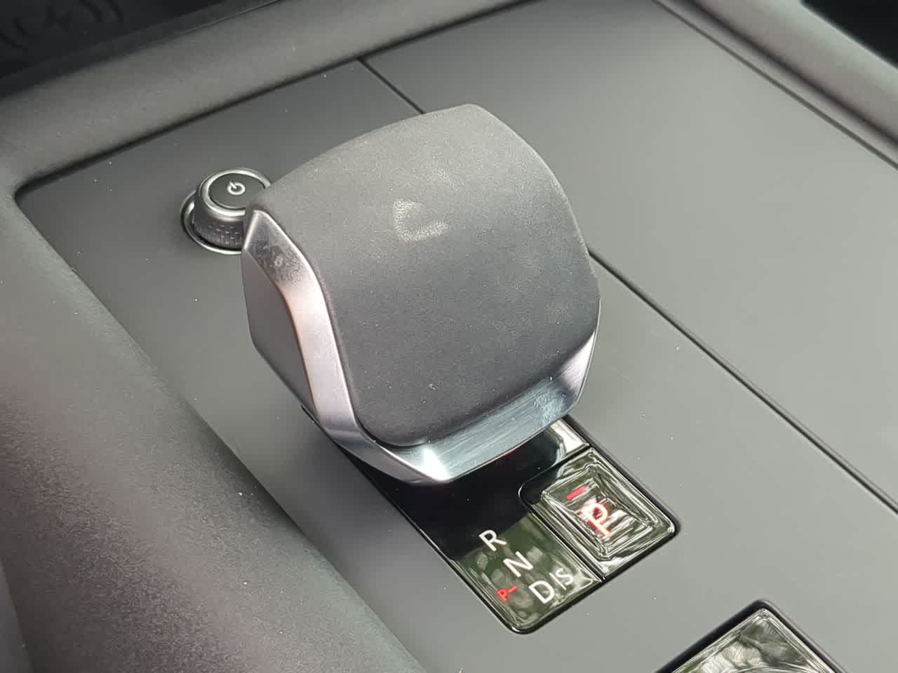 Thumbnail: 2025 Land Rover Discovery - 34