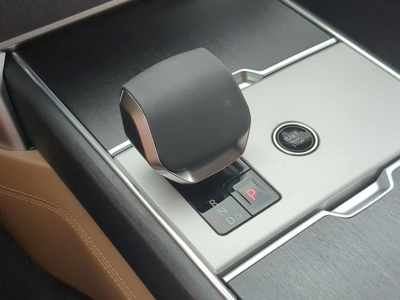 Thumbnail: 2025 Land Rover Range Rover - 35