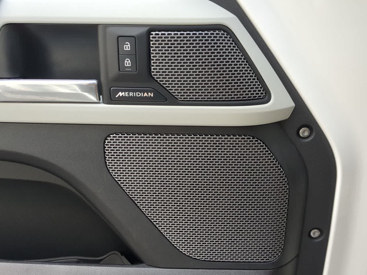 Thumbnail: 2024 Land Rover Defender - 33