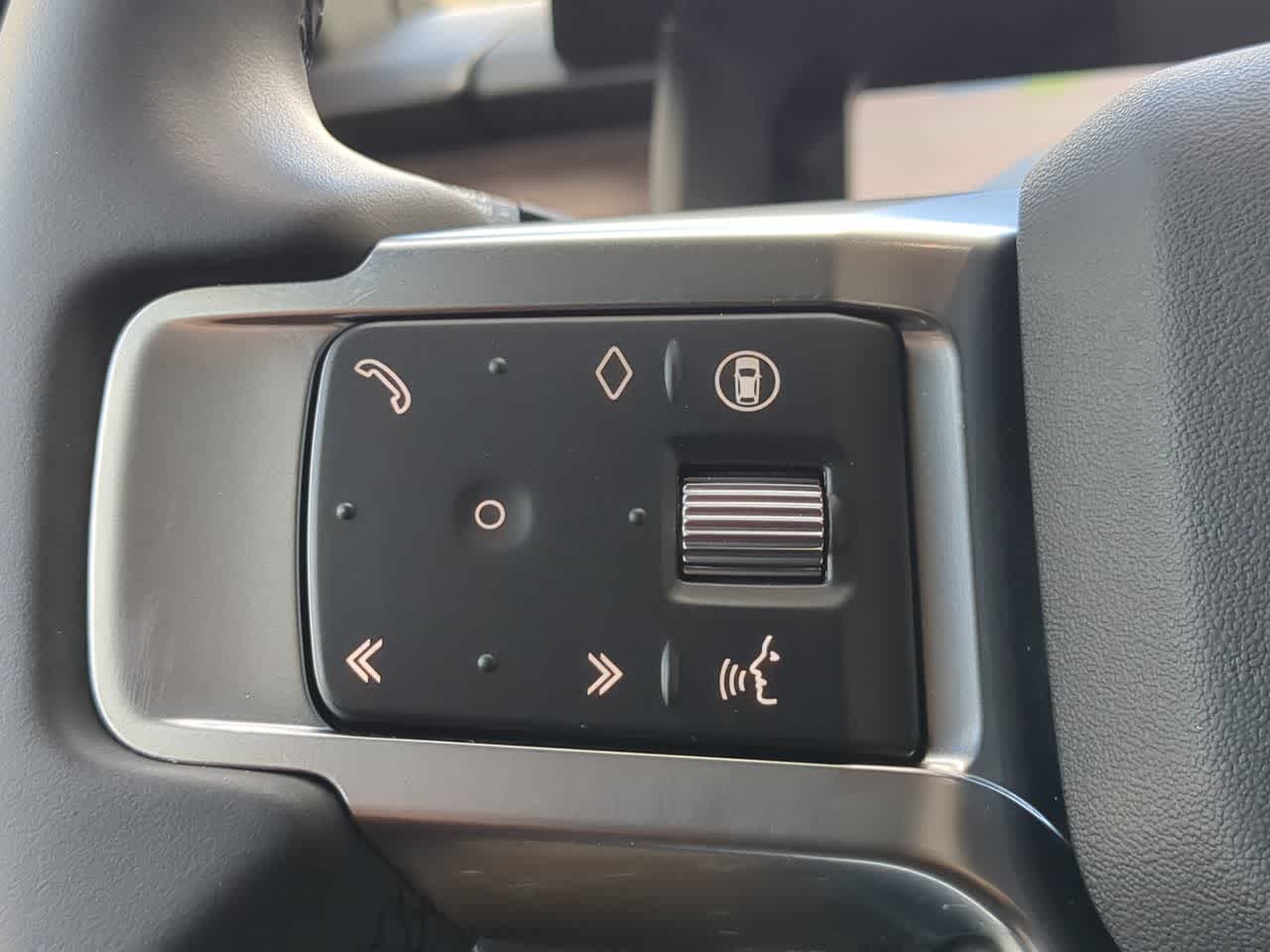 Thumbnail: 2025 Land Rover Discovery - 26