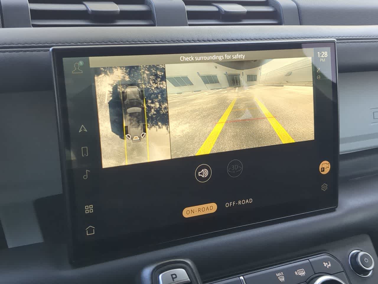 Thumbnail: 2022 Land Rover Defender - 32